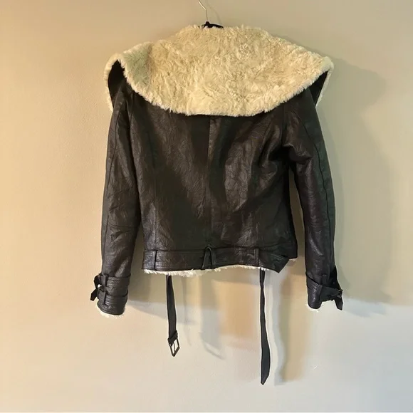 Q40 Leather Jacket with Fur Lining - Picture 2 of 8